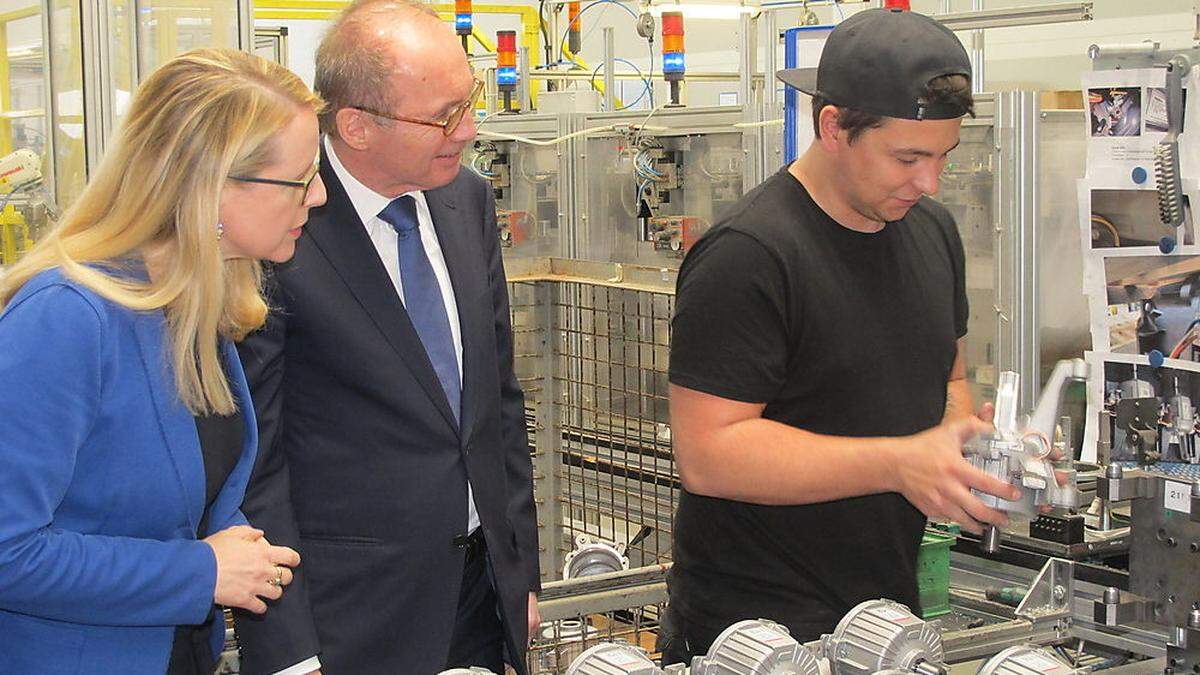 Politikerbesuch bei Nidec in Fürstenfeld