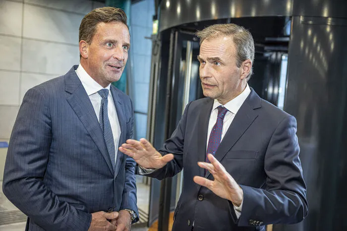 Bitte klicken Sie sich durch die Bilder.