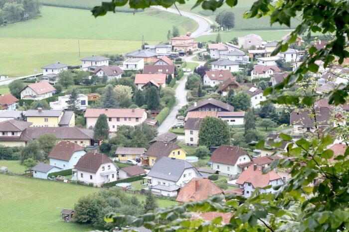 Übrigens: Beim Abschnittsleistungsbewerb schafften die Blauröcke aus Straßburg den Sprung auf das oberste Stockerl. Die Plätze zwei und drei belegten die Freiwilligen Feuerwehren (FF) Treffelsdorf und Hörzendorf/Projern. 