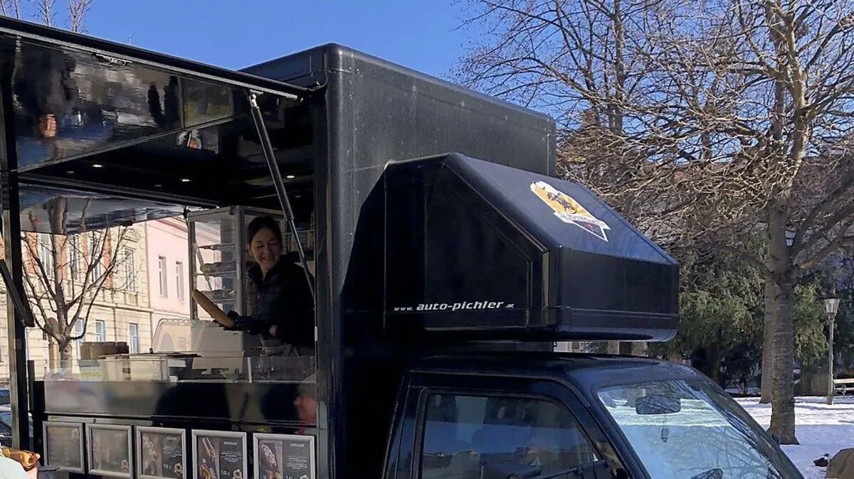 Dagmar Pracher bietet einen "Hot-Dog-Lieferservice" für Trofaiacher an 