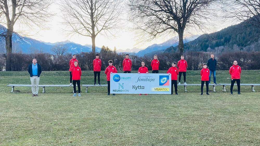 U15-Mannschaft des SV Rothenthurn bedankt sich bei den Sponsoren