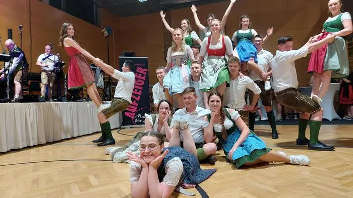 Schon Tradition in der Faschingszeit hat der Gemeindeball in Naas. Heuer war dieser ganz besonders gut besucht.