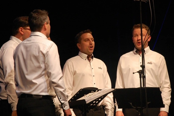 Unter dem Motto “ A bissl a Schmäh tuat nit weh/Malo za šalo, malo pa zares“ lud das Kvintet Donet am vergangenen Samstag zu seinem Jahreskonzert in den Kulturni dom in Bleiburg.