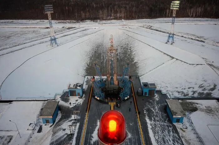 Es war erst der zweite Flug einer Rakete vom neuen Kosmodrom Wostotschny rund 8.000 Kilometer östlich von Moskau. Neben dem Wettersatelliten sollte sie 18 Mikrosatelliten in eine Umlaufbahn um die Erde bringen.