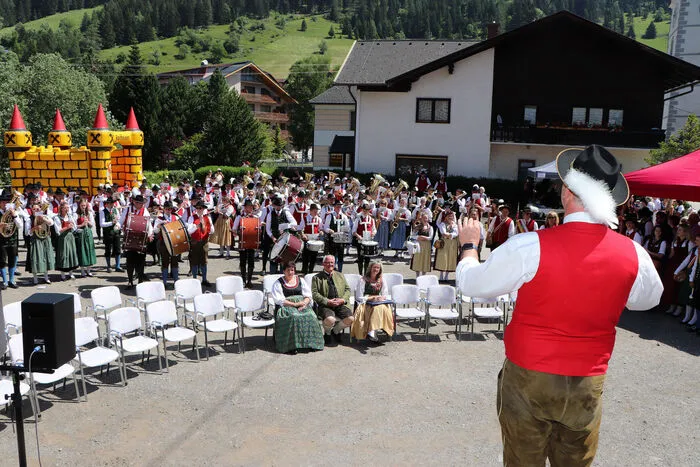 Bitte klicken Sie sicg durch die Bilder!