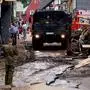 Fahrzeuge der Bundeswehr rücken in Altenahr an, um die Rettungsdienste zu unterstützen. 