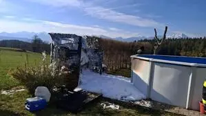 Die Gartenhütte brannte vollständig aus