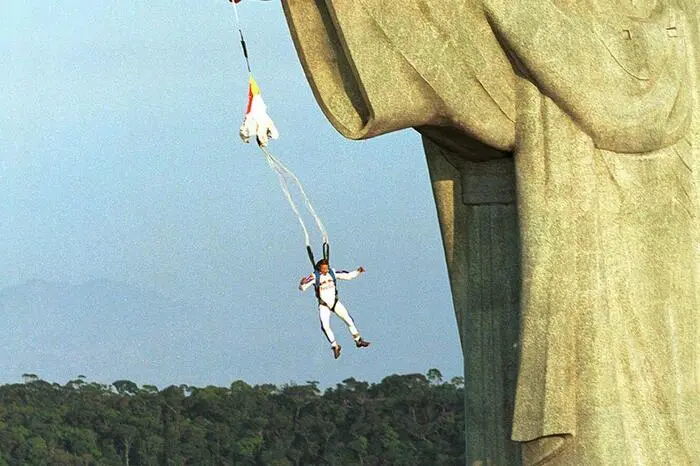 Für seine (meist illegalen) Basejumps wurde Felix Baumgartner bekannt