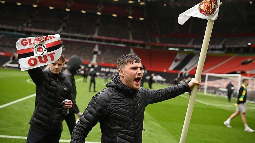 Die Fans protestierten auf dem Spielfeld des Old Traffords.