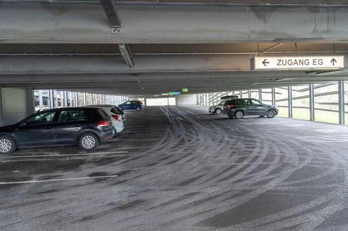 Beim Lokalaugenschein standen 30 Pkw in der großen Anlage.