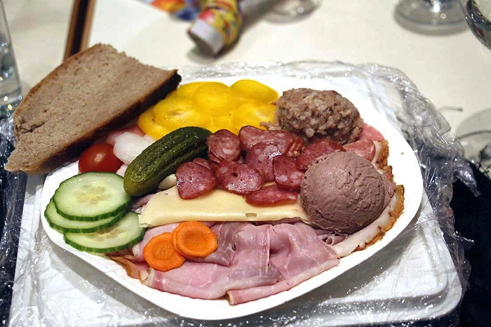 ...und brachten in einem "Binkerl" selbst die Jause für die Ballnacht mit.