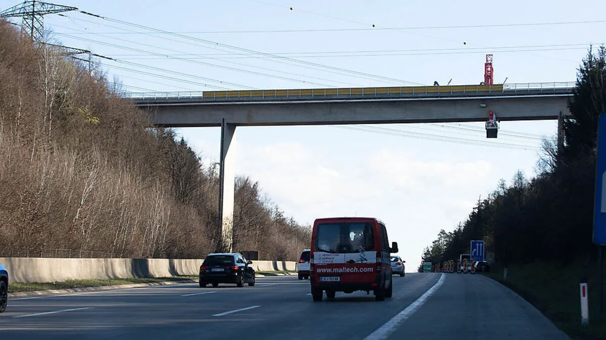 Die Sanierung der Arnwiesen-Brücke der B 65 über die A 2 Südautobahn geht dem Ende zu
