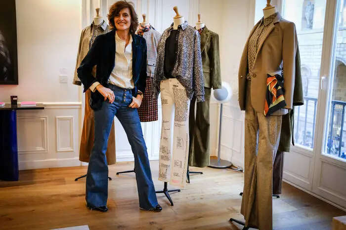 Inès de la fressange (63): Sie gilt als Großmeisterin des French Chic und war viele Jahre eines der wichtigsten Models an der Seite von Karl Lagerfeld für Chanel. In den Nullerjahren arbeitete sie unter anderem für Jean Paul Gaultier und hat längst ihre eigene Modemarke, die dem Parisian Chic in all seinen Ausprägungen huldigt. Zuletzt sah man sie immer wieder auf den Laufstegen der großen Modelabels. Wie ihr Instagram-Account (@inesdelafressangeofficial) zeigt, ist der französische Lebensstil weit mehr als nur Mode, das gute Leben gehört auch dazu.