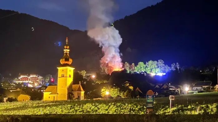 Das Feuer war vom See aus zu sehen