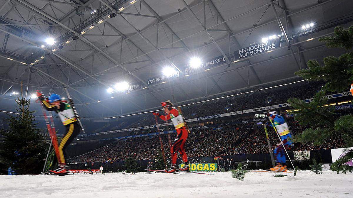 Skijäger im Fußballstadion