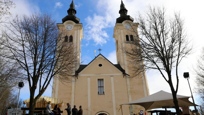 Die Wallfahrtskirche Heiligengrab/Božji grob war das Ziel des Jauntaler Dreibergelaufes am Dreinagelfreitag.