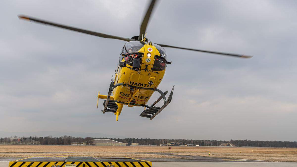 Mit dem Rettungshubschrauber wurde der 73-Jährige nach Klagenfurt gebracht