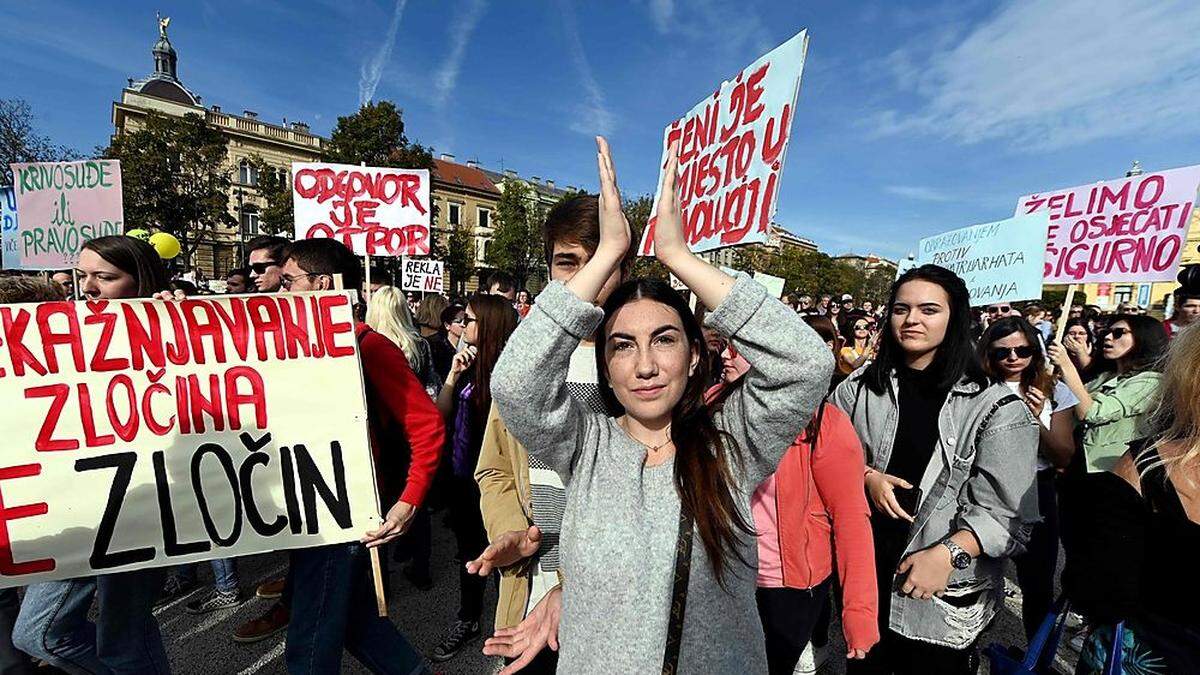 Demo zur Unterstützung für die Opfer sexueller Gewalt 