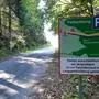 Diese Tafel am Kulm weist auf die Parkordnung hin - sie wurde von der Gemeinde Puch/Weiz errichtet