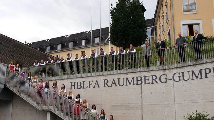 Ausgezeichneter Erfolg: Anna Maria Auer, Peter Filipovic, Alexandra Golesch, Barbara Teresa Kaindlbauer, Matthias Kargl, Marlies Sattler, Anna Siegl, Katharina Wille, Lisa Maria Zehenthofer.Guter Erfolg: Christoph Binder, Florian Gerald Bischof, Lena Annemarie Fasching, Anna Sophie Hofer, Julia Holzmüller, Sebastian Leopold Huber, Moritz Rettl, Hanna Scheikl, Sophie Viktoria Stangl, Nicolas-Johannes Uttinger.Bestanden: Elisa Ehrenhofer, Stefan Karl Enzinger, Mercedes Ferner, Johanna-Maria Loitzl, Christian Rausch, Markus Retter, Stefan Stangl, Patrick Staudacher, Gregor Tschernitz, Raphael Weglehner, Philipp Wiedner