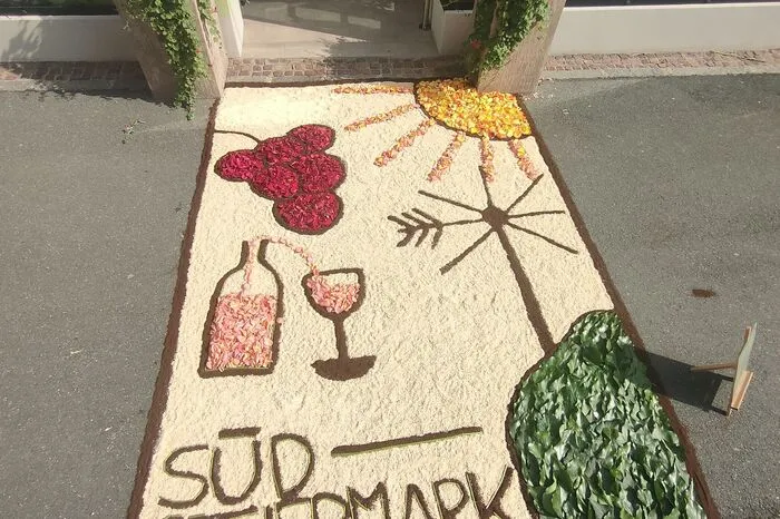 Wein und Klapotetz durften im Blumenteppich des Tourismusverbandes Südsteiermark nicht fehlen.
