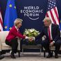 Ursula von der Leyen und Donald Trump 2020 beim Weltwirtschaftsforum in Davos