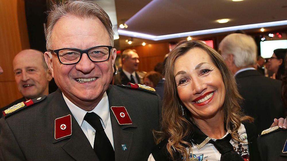 Rot Kreuz-Präsident Peter Ambrozy mit Ehefrau Patricia