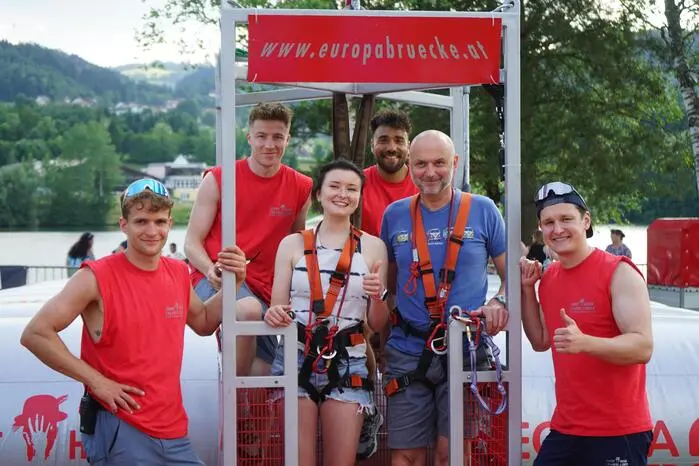 Für die Mutigen gab es einen 65m Bungeejump.