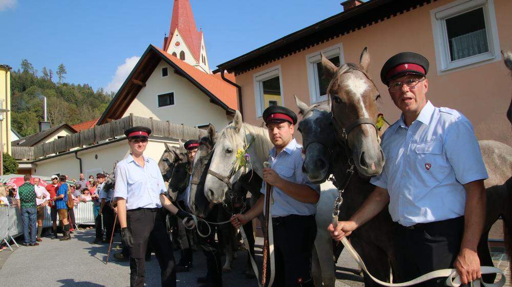 Am 27. September werden die Lipizzanerstuten von der Alm ins Dorf getrieben