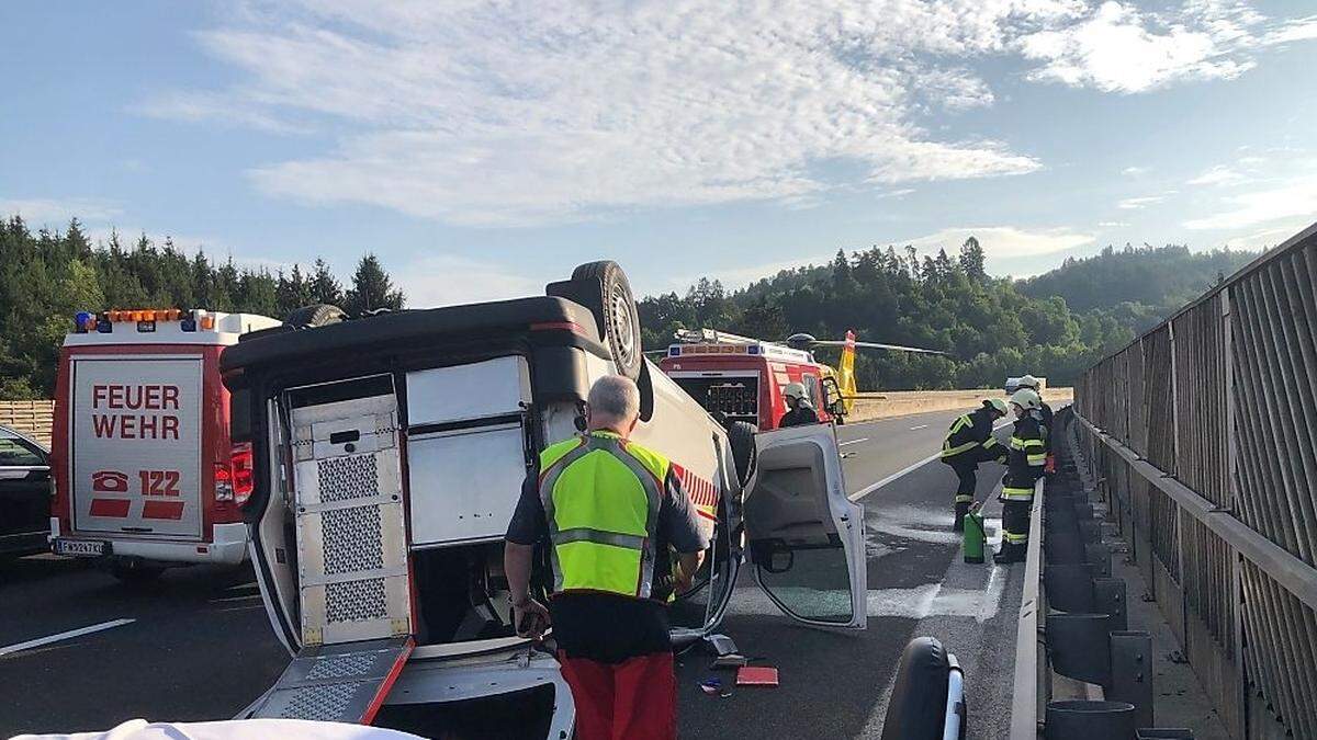 Mehrere Feuerwehren standen bei dem Unfall im Einsatz