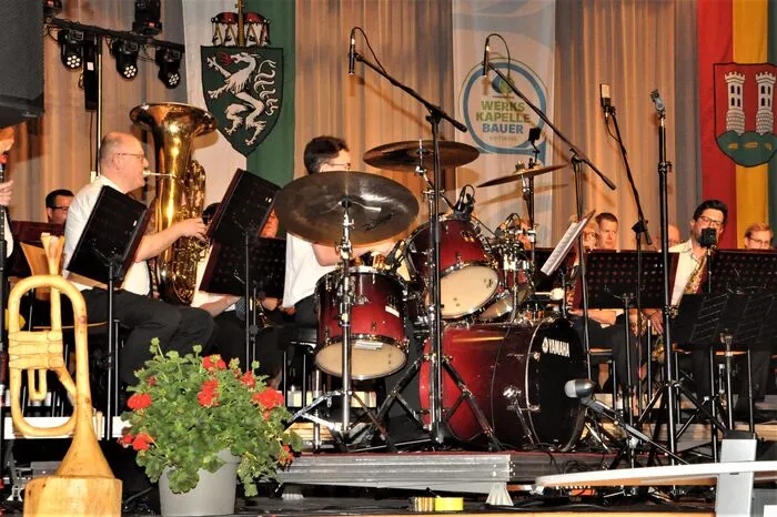Unter der Leitung von Obmann Sachernegg, dem geschäftsführenden Obmann Franz Peter Brann und der Kapellmeisterin Blažka Oberstar-Bistan sorgten die 35 Mitglieder der Kapelle für ein breit aufgestelltes musikalisches Programm . Nach wochenlangen Proben zauberten die Musiker der Vorzeigekapelle Musikstücke in das Publikum. Zusätzlich mit Gesang und Soloauftritten wurden die Darbietungen mit viel Applaus honoriert.