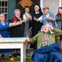Das Ensemble des Theaters im Bauernhof