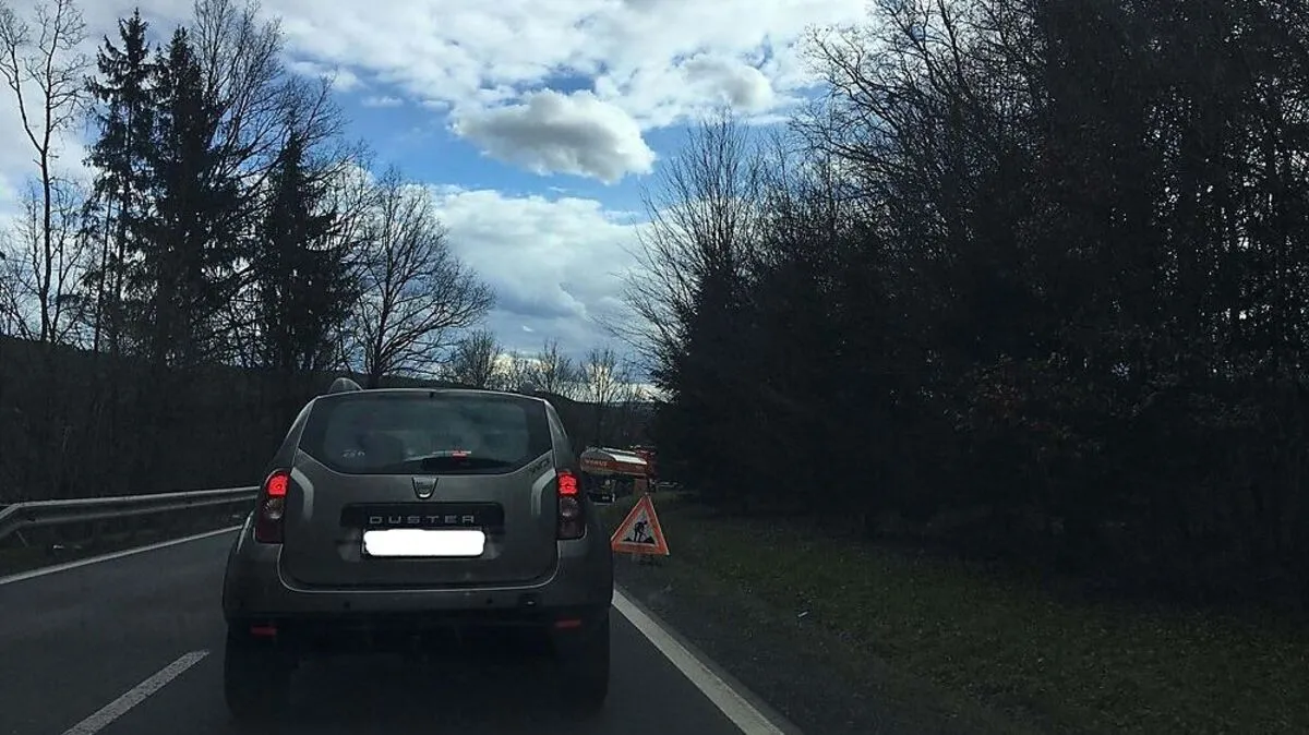 Nur stockend geht der Verkehr auf der L401 kurz vor Oberbuch voran