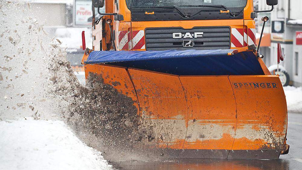 Im Metnitztal stieß ein Pkw gegen das Schild eines Schneepflugs (Symbolfoto)