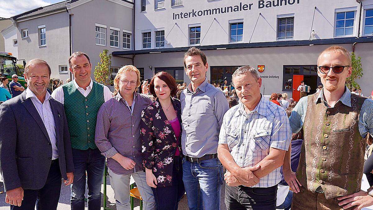 Die Bürgermeister Josef Brandner und Wolfgang Krenn, Wolfgang Danhofer, Amtsleiterin Nadja Kreiner-Russek, Mario Thonhauser, Erwin Pirker (Planungsbüro) und Heilmasseur Günther Neuwirther