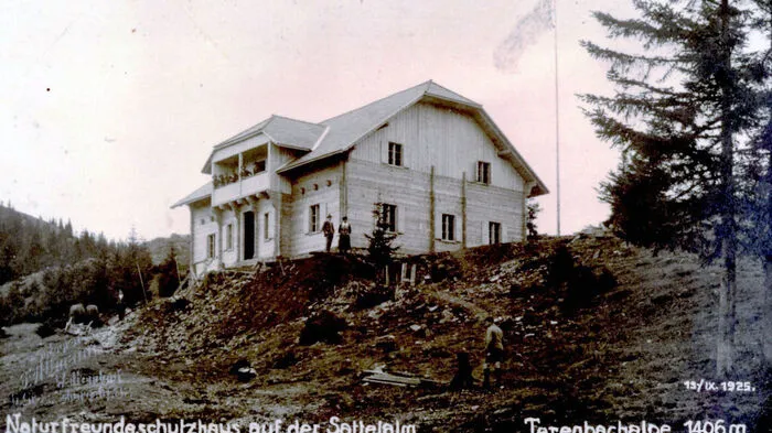 Im Jahr 1922 wurde die Ortsgruppe der Naturfreunde Voitsberg gegründet. Nur zwei Jahre später errichteten die Mitglieder das Oskar-Schauer-Haus auf der Terenbachalm in Salla.