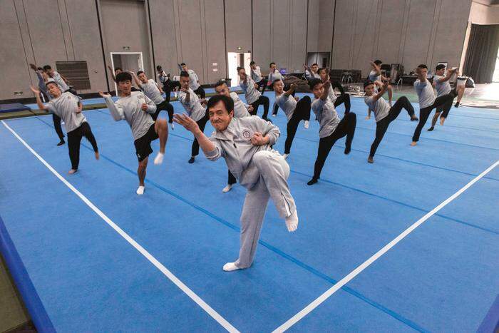 Jackie  Chan  bildet in seiner Stunt-Schule eigene Stuntmen aus