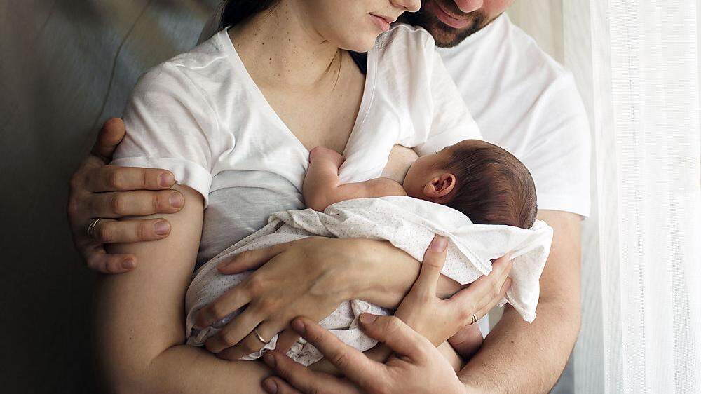 Mutterschaft in Zeiten von Corona: Sowohl auf den Geburtsstationen, wie auch im Privaten ist für junge Mütter derzeit einiges anders. 