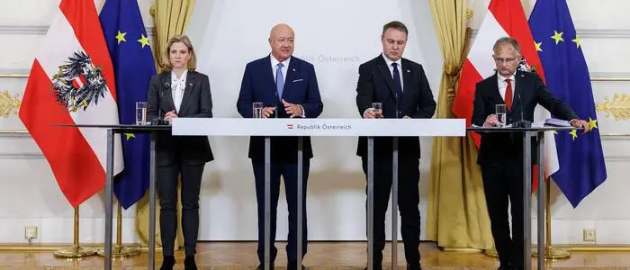 Das Doppelbudget als schwere Geburt:  (v.l.) Außenministerin und NEOS-Chefin Beate Meinl-Reisinger, Bundeskanzler Christian Stocker (ÖVP), Vizekanzler Andreas Babler (SPÖ) und Finanzminister Markus Marterbauer (SPÖ)