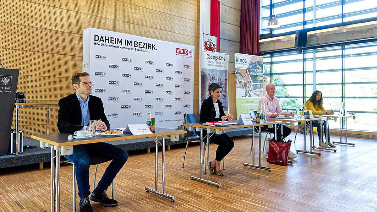 Stefan Wurzer (Innos GmbH), Michaela Hysek-Unterweger (WKO), Mario Eckmaier (WKO) und Karin Ibovnik (Innos GmbH) 