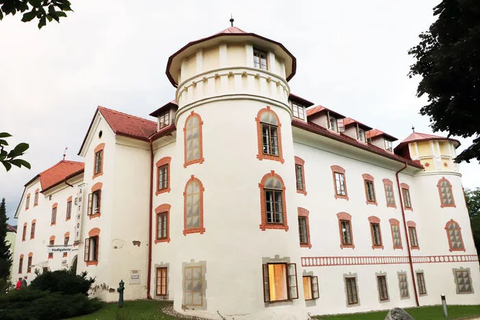 Weitere Spieltermine im Bamberger Amthof: Jeweils 20:30 Uhr.Sa 8./ Di 11./ Do 13./ So 16./ Di 18./ Do 20./ Sa 22. August 2020. Karten-Vorverkauf:Touristikbüro FeldkirchenAmthofgasse 3, 9560 Feldkirchen in KärntenTel. 04276/2176. kultur forum amthof Büro:In der Fachhochschule am Hauptplatz 12Mag. Susanne HermannMobil: +43 (676) 719 22 50WEB-Info: www.kultur-forum-amthof.at