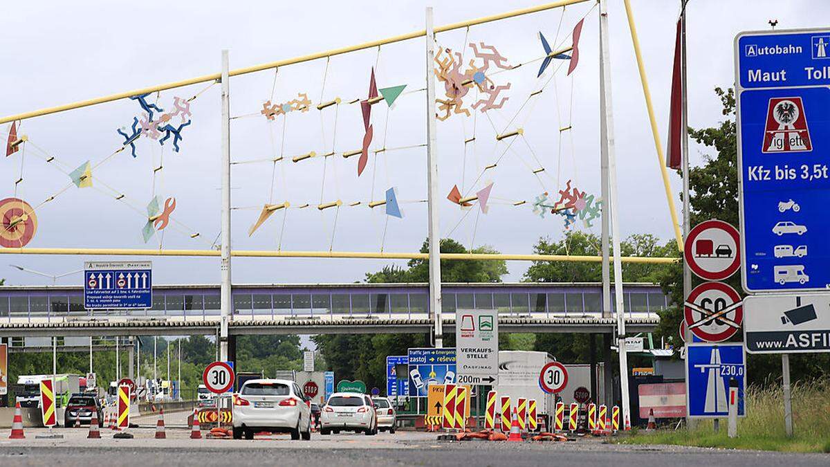 Kontrollen am Grenzübergang in Spielfeld