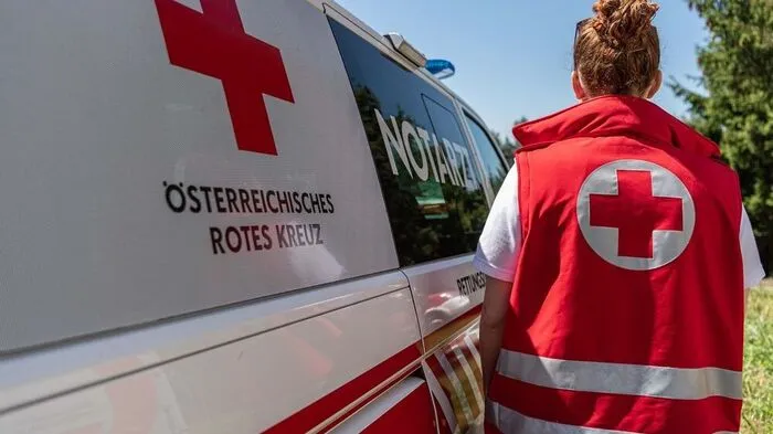 Das Rote Kreuz hatte beim Unfall zwei Verletzte zu behandeln