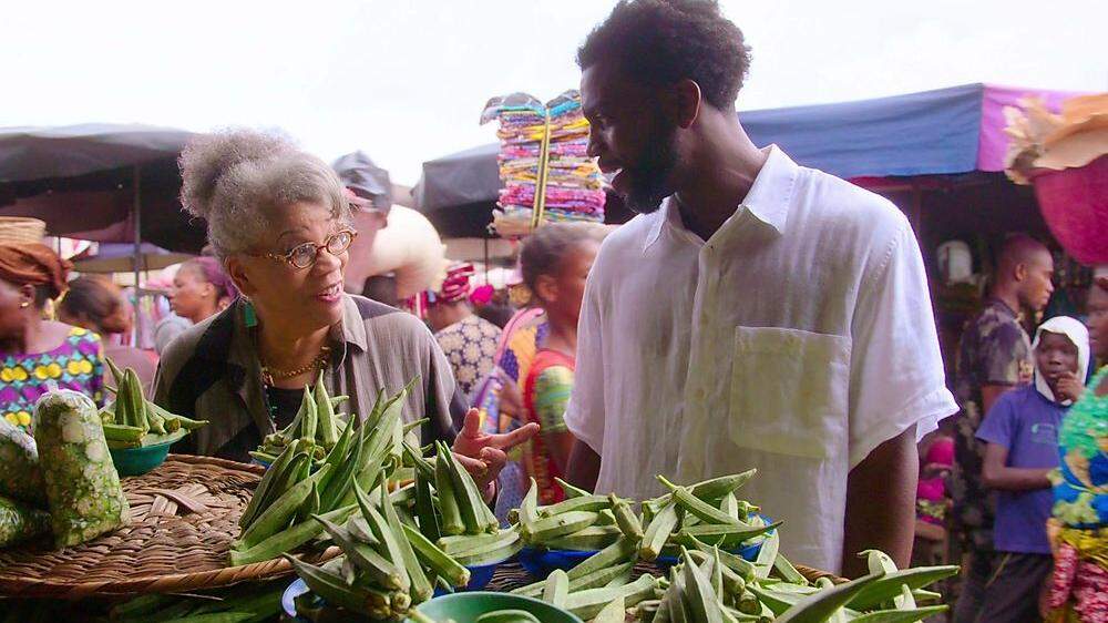 Stephen Satterfield auf einem Markt in Benin