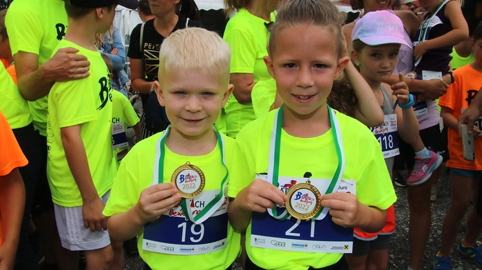 Mit Start beim „Fritz Kosir Platz“ galt es 200, 500, 1250, 2900 oder 7300 Meter zu bewältigen. Auch Nordic-Walker waren am Start. Die Laufstrecke führte über GKB-Gelände und war ideal angelegt.
