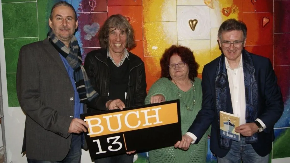 Die Autoren Gerald Eschenauer und Ludwig Roman Fleischer, Bibliothekarin Marta Hinteregger sowie Kulturreferent Wolfgang Ebner