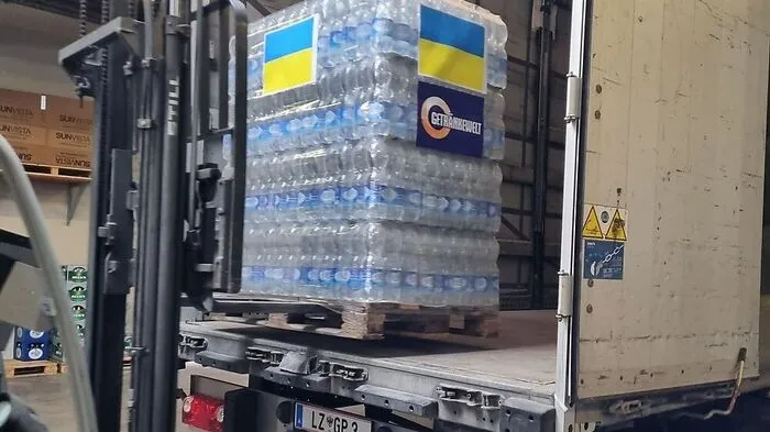 3000 Liter Osttiroler Wasser gehen in die Ukraine