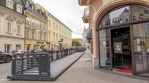 Die Dachkonstruktion ist weg - jetzt will das Klagenfurter Illy-Café den Neustart schaffen