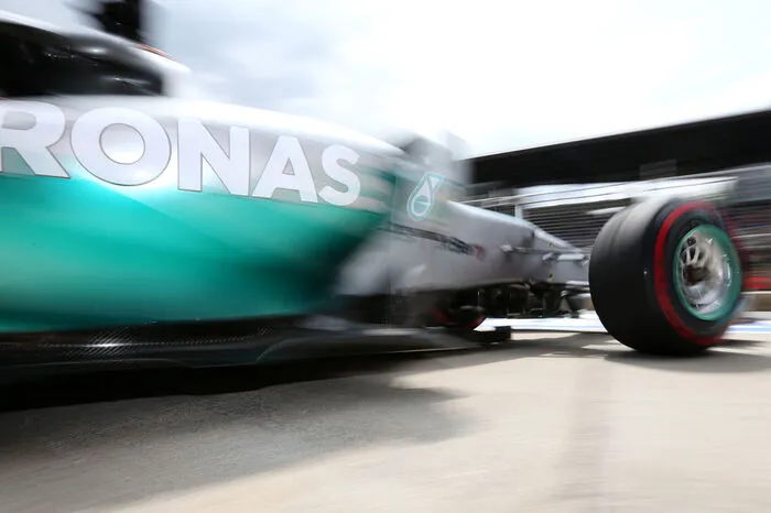 Sportlich gelang es Red Bull Racing nicht, einen Heimsieg einzufahren. Erwartungsgemäß gab es einen Sieg von Mercedes in Form von Nico Rosberg. Dahinter folgte Teamkollege Lewis Hamilton und Valtteri Bottas - damals noch im Williams.