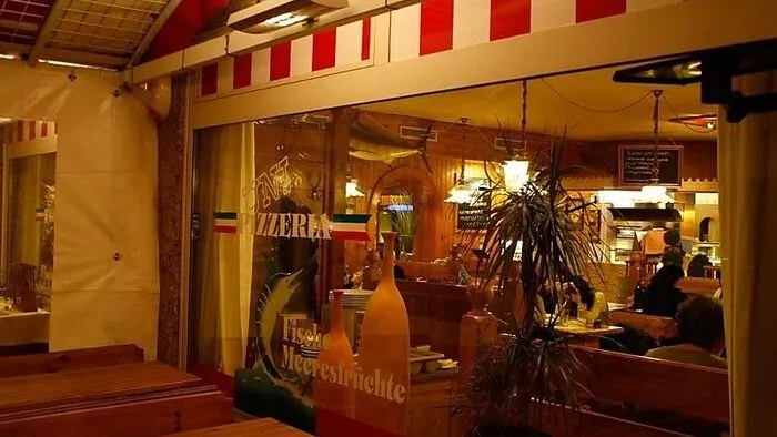 Geraucht werden darf bei der Unipizzeria künftig nur mehr im Gastgarten